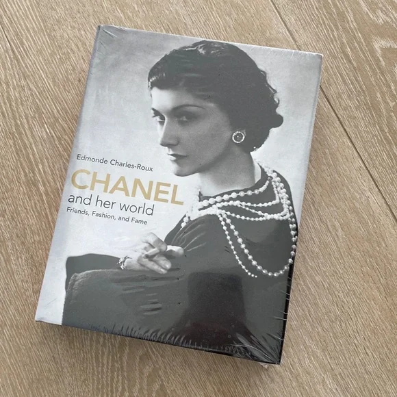 Chanel coffee table book! New - Picture 2 of 5